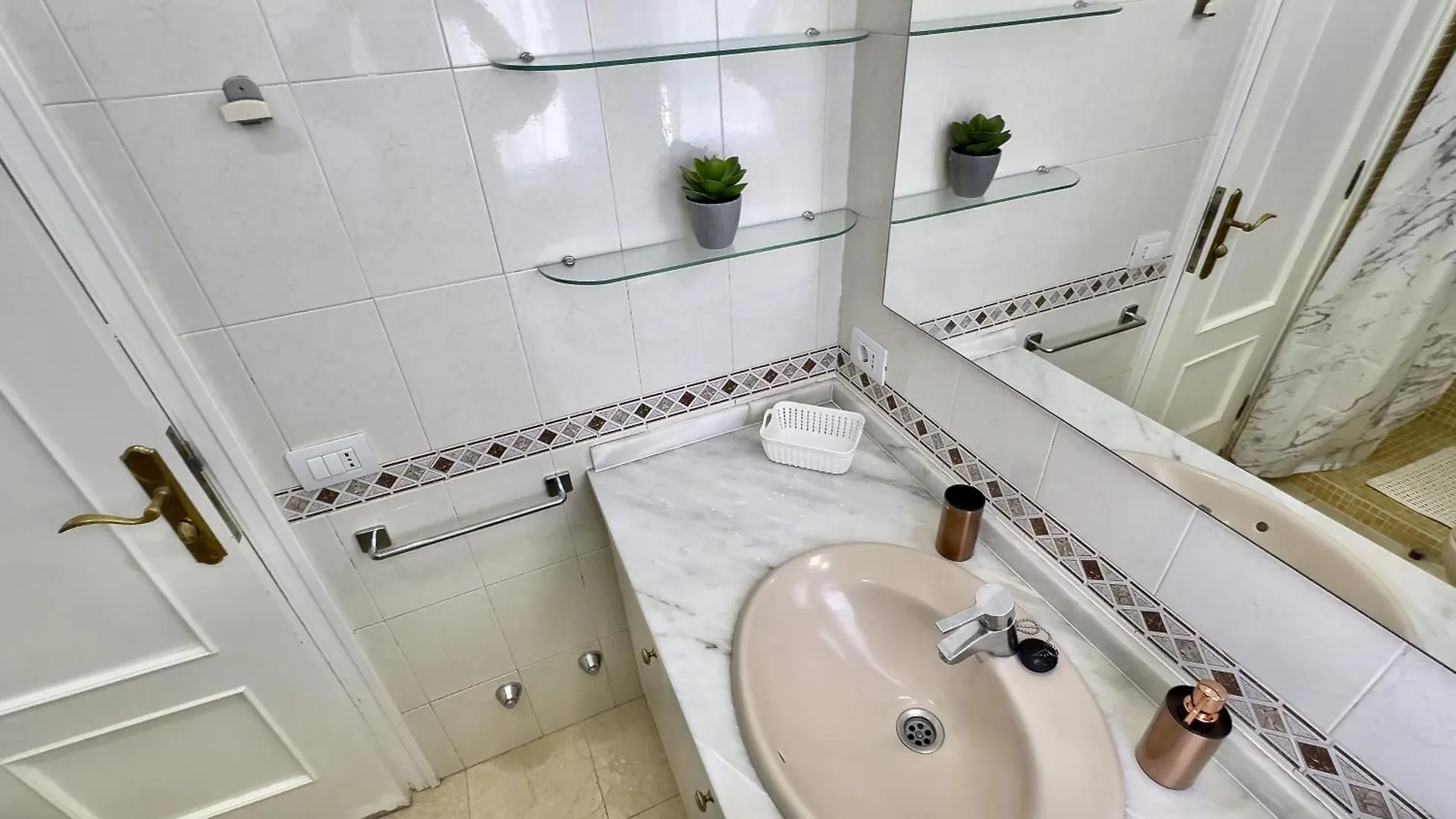 Lovely Villa Magnolia With Pool, Bbq And Wifi In Tenerife South Las Rosas  Holiday home