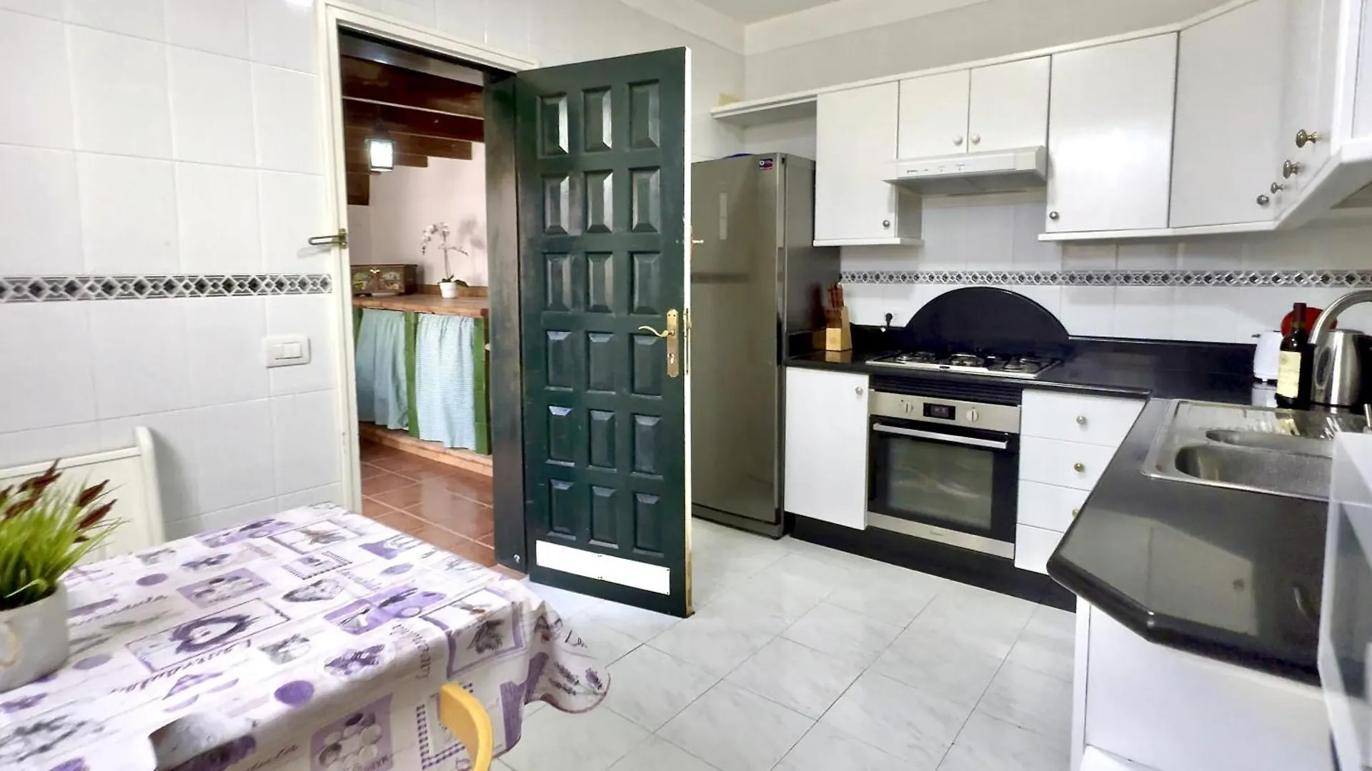 Holiday home Lovely Villa Magnolia With Pool, Bbq And Wifi In Tenerife South Las Rosas